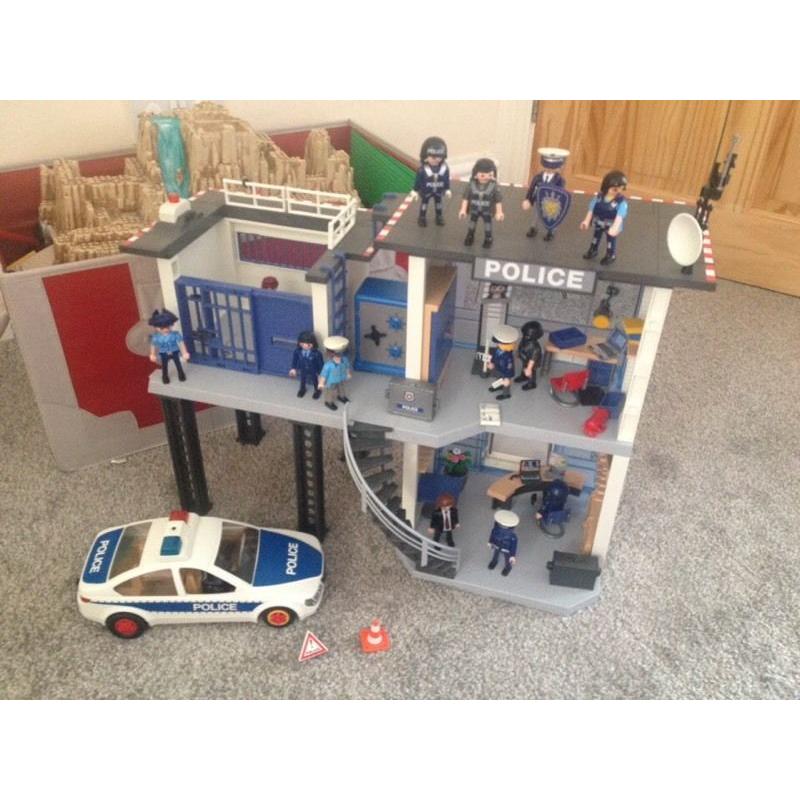 Playmobil police station and 3 cars