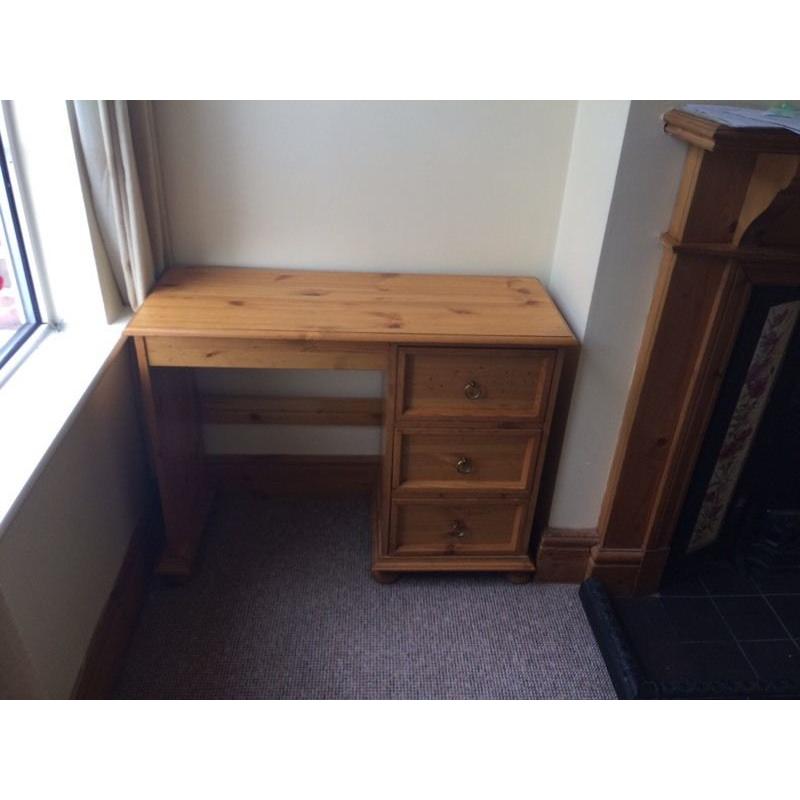 Wooden dressing table