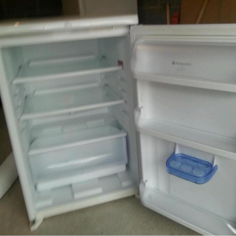 White hotpoint fridge