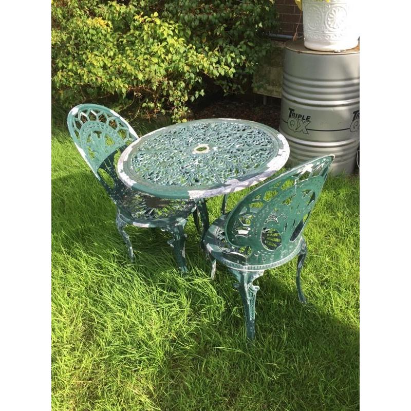 Green cast ally table and chairs