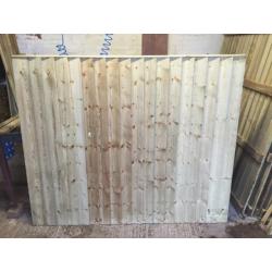 Flat top feather edge fence panels