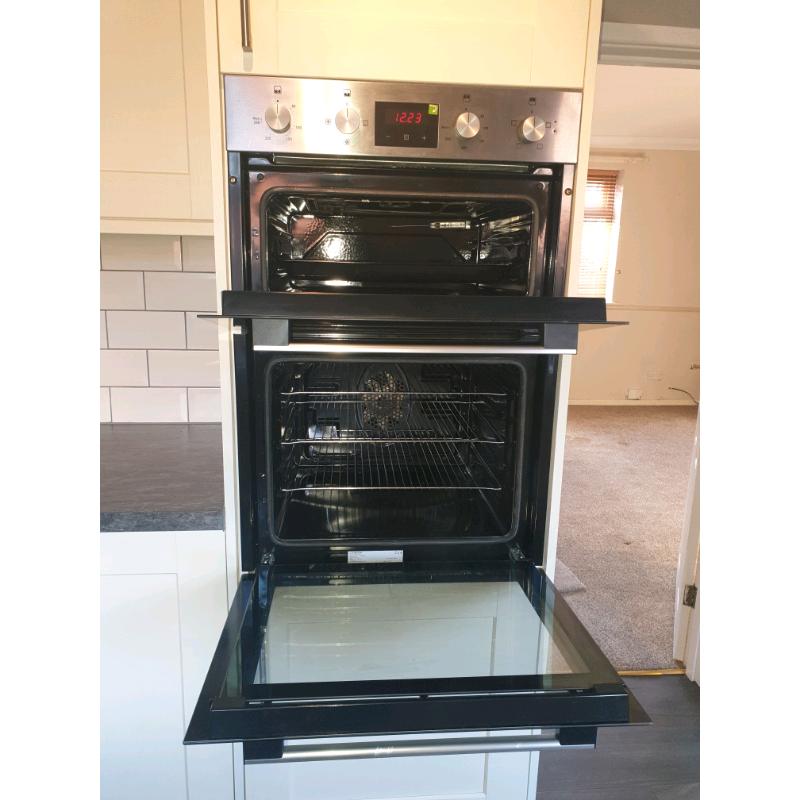 Lamona double oven and hob