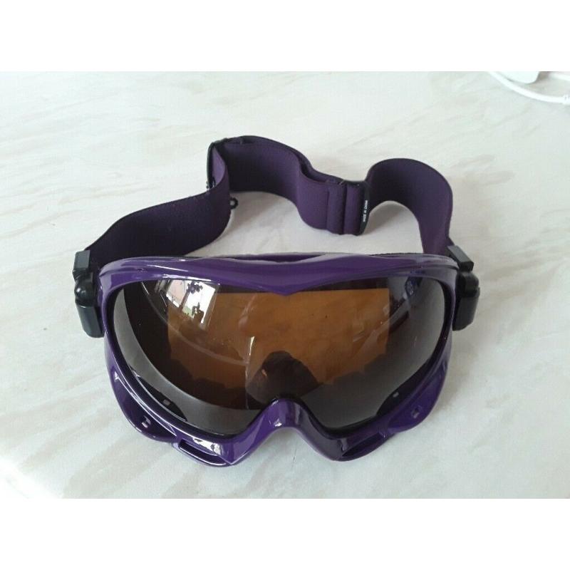 Ski Goggles Mountain Warehouse and Gloves