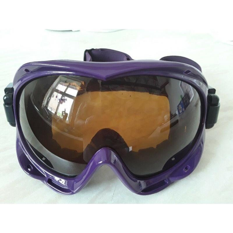 Ski Goggles Mountain Warehouse and Gloves